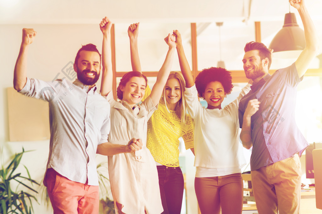 瑞典团队合作出色,夺得胜利 瑞典团队合作出色,夺得胜利