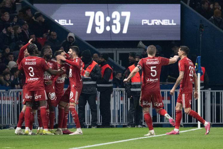 欧洲豪门正面交锋,球场燃起激情大战 欧洲豪门正面交锋,球场燃起激情大战