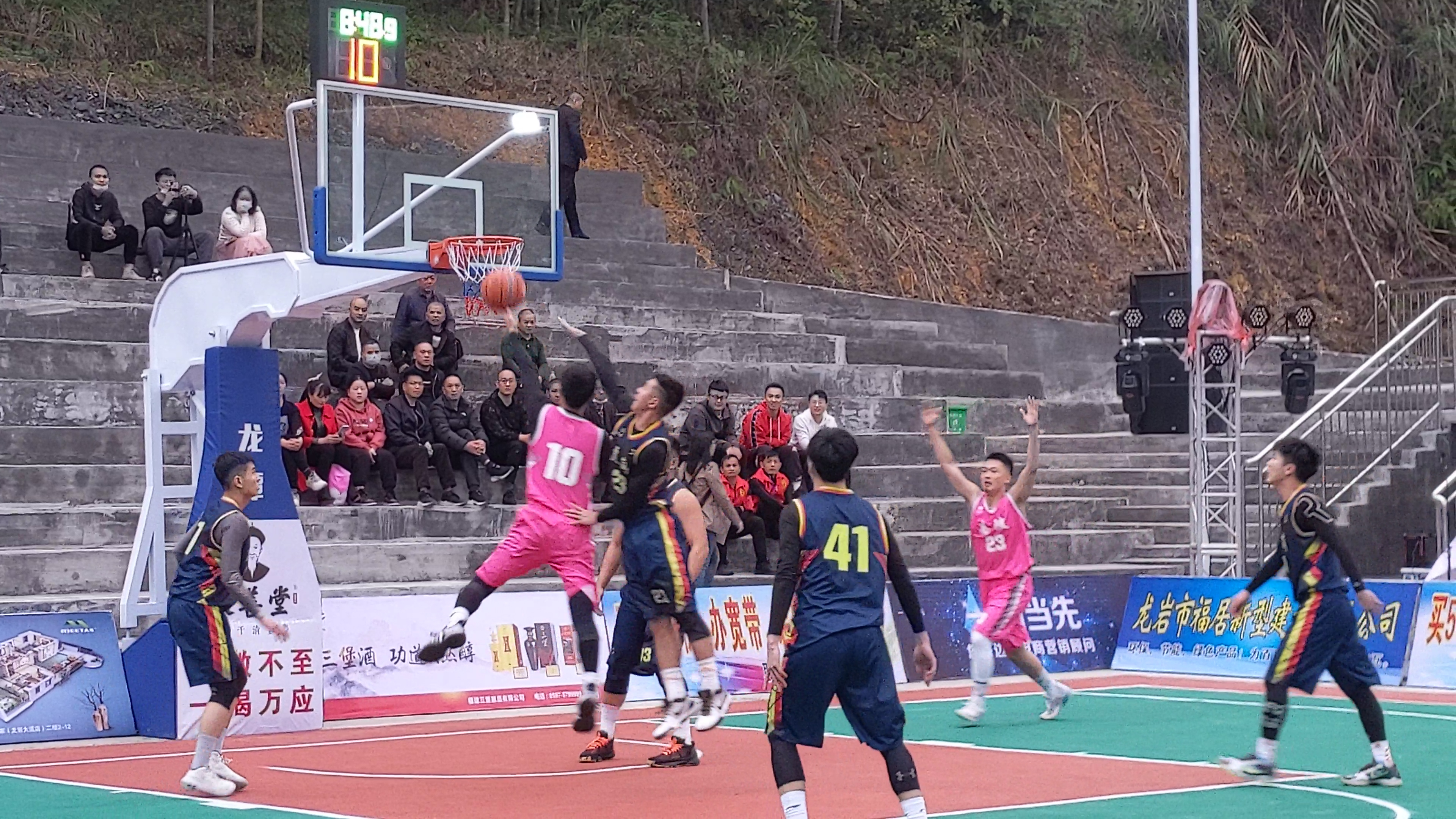 重要国际比赛散发出扣人心弦的氛围