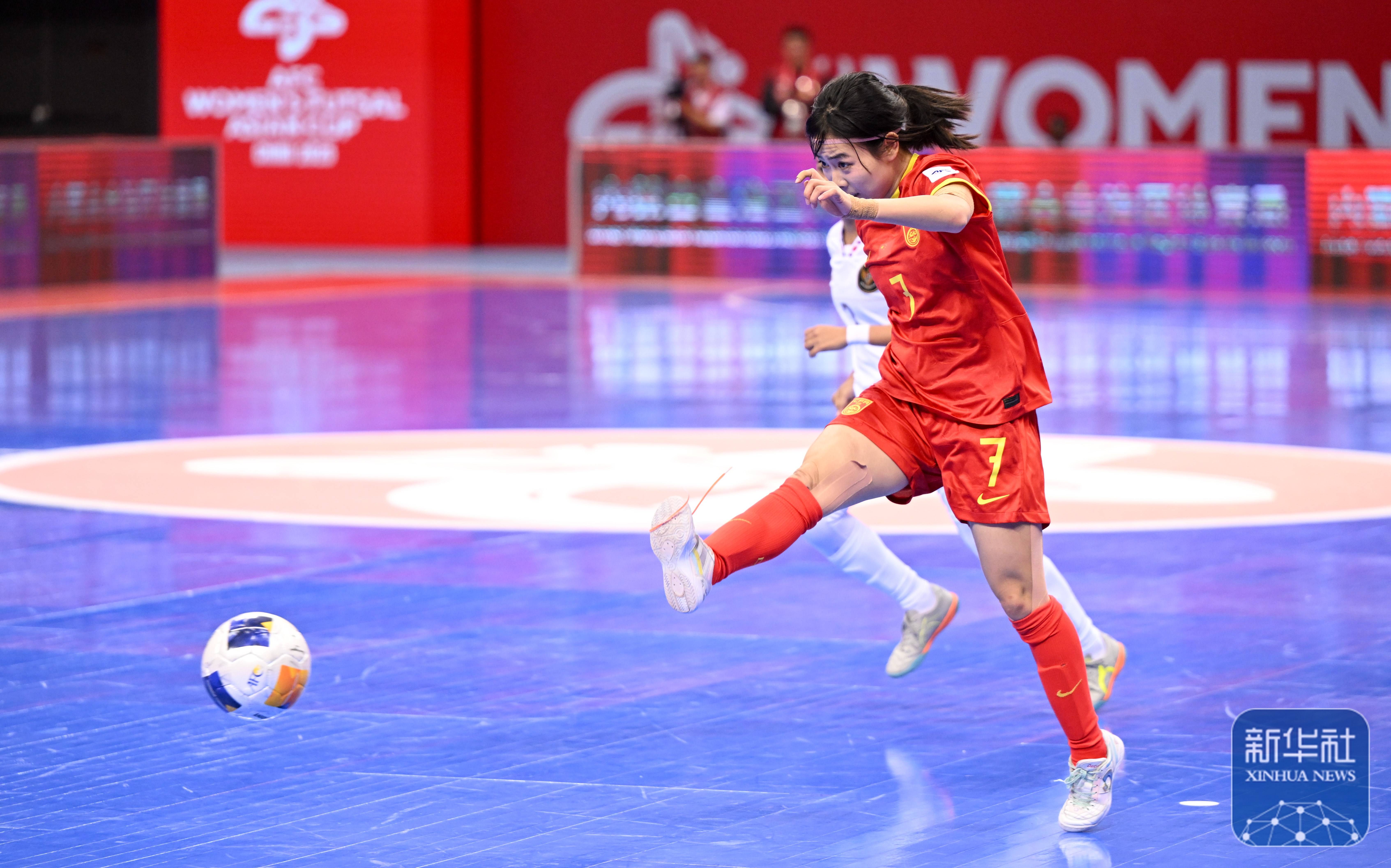 中国女子足球队士气高昂备战世界杯 中国女子足球队士气高昂备战世界杯