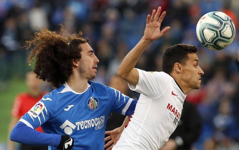 包含足球场上火爆场面，巅峰对抗令人惊叹的词条