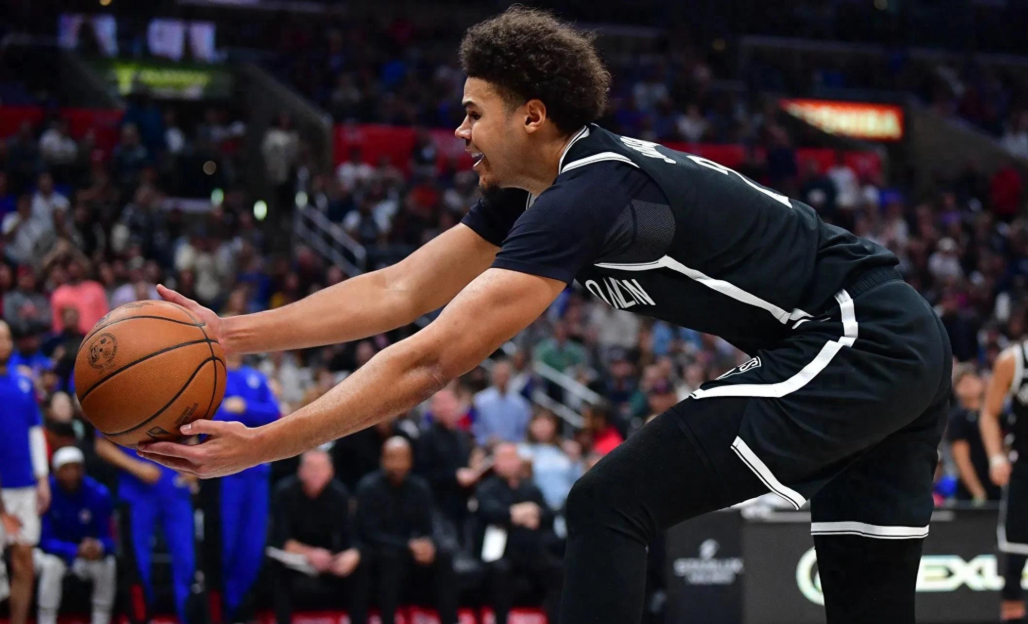 包含篮网队球员因伤缺席季前赛，备战新赛季不利的词条