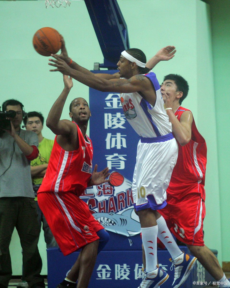 包含绝杀一刻,球员成为全场焦点的词条 包含绝杀一刻,球员成为全场焦点的词条