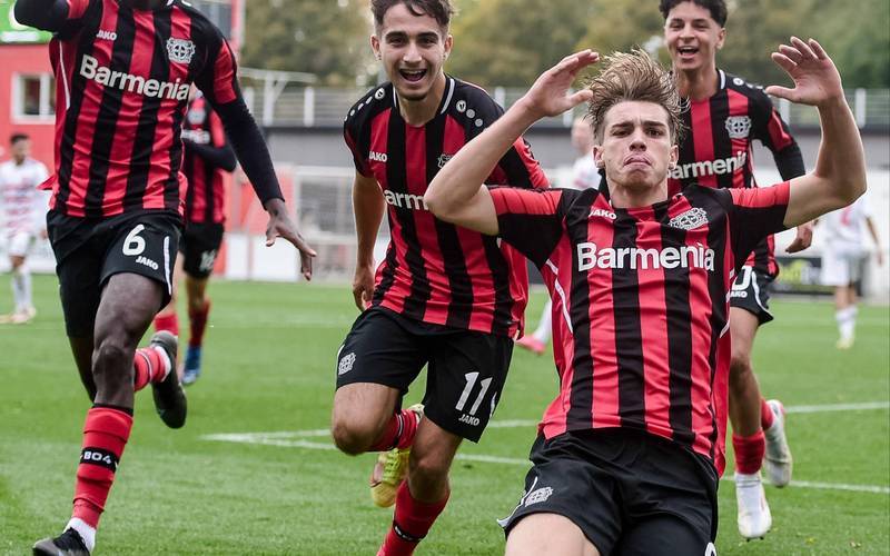 不来梅队客场战平,难求胜利的简单介绍 不来梅队客场战平,难求胜利的简单介绍