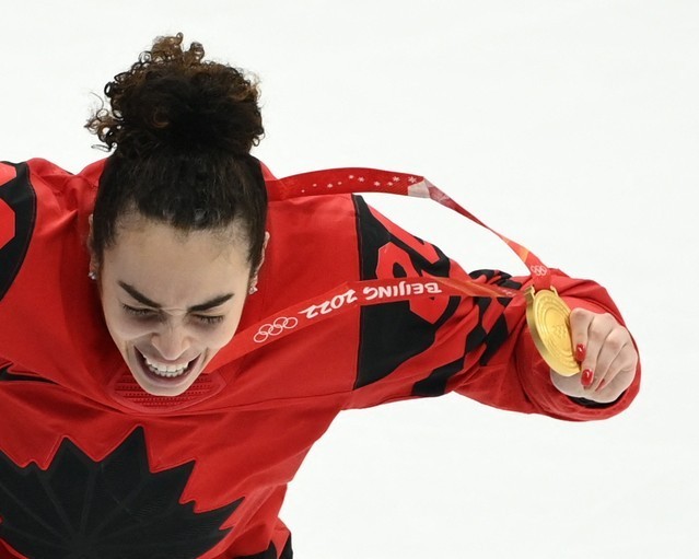 加拿大女子曲棍球队成功卫冕,成为焦点 加拿大女子曲棍球队成功卫冕,成为焦点