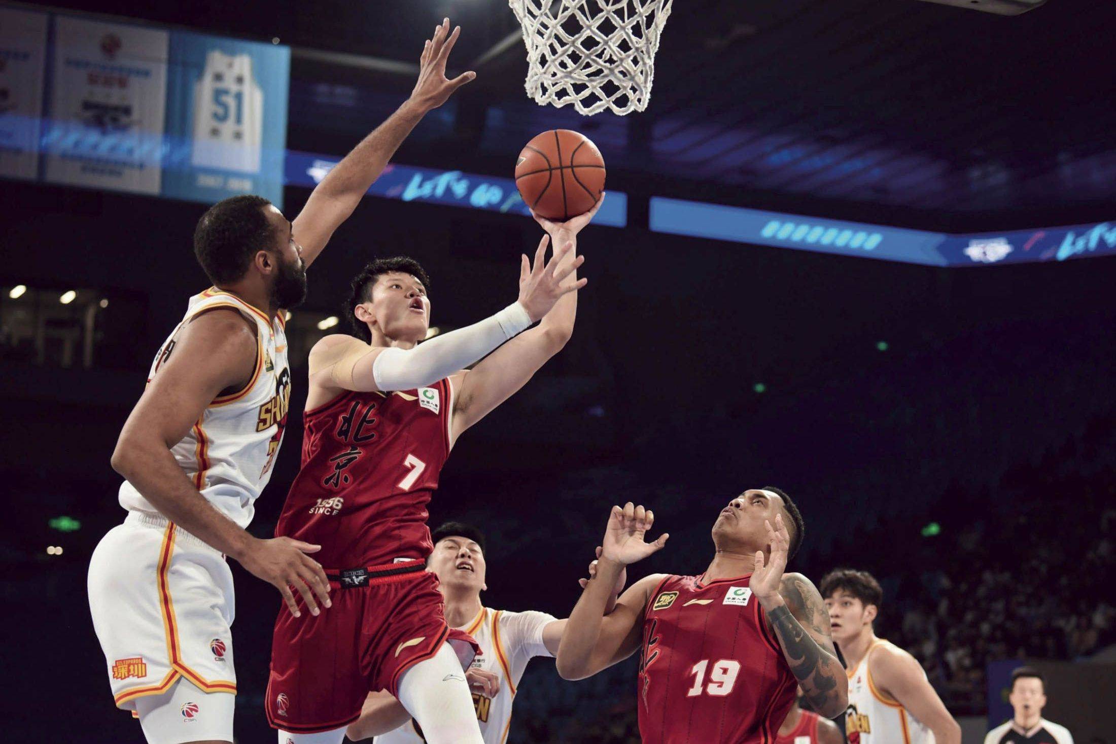 球队气势如虹,大比分战胜对手 球队气势如虹,大比分战胜对手