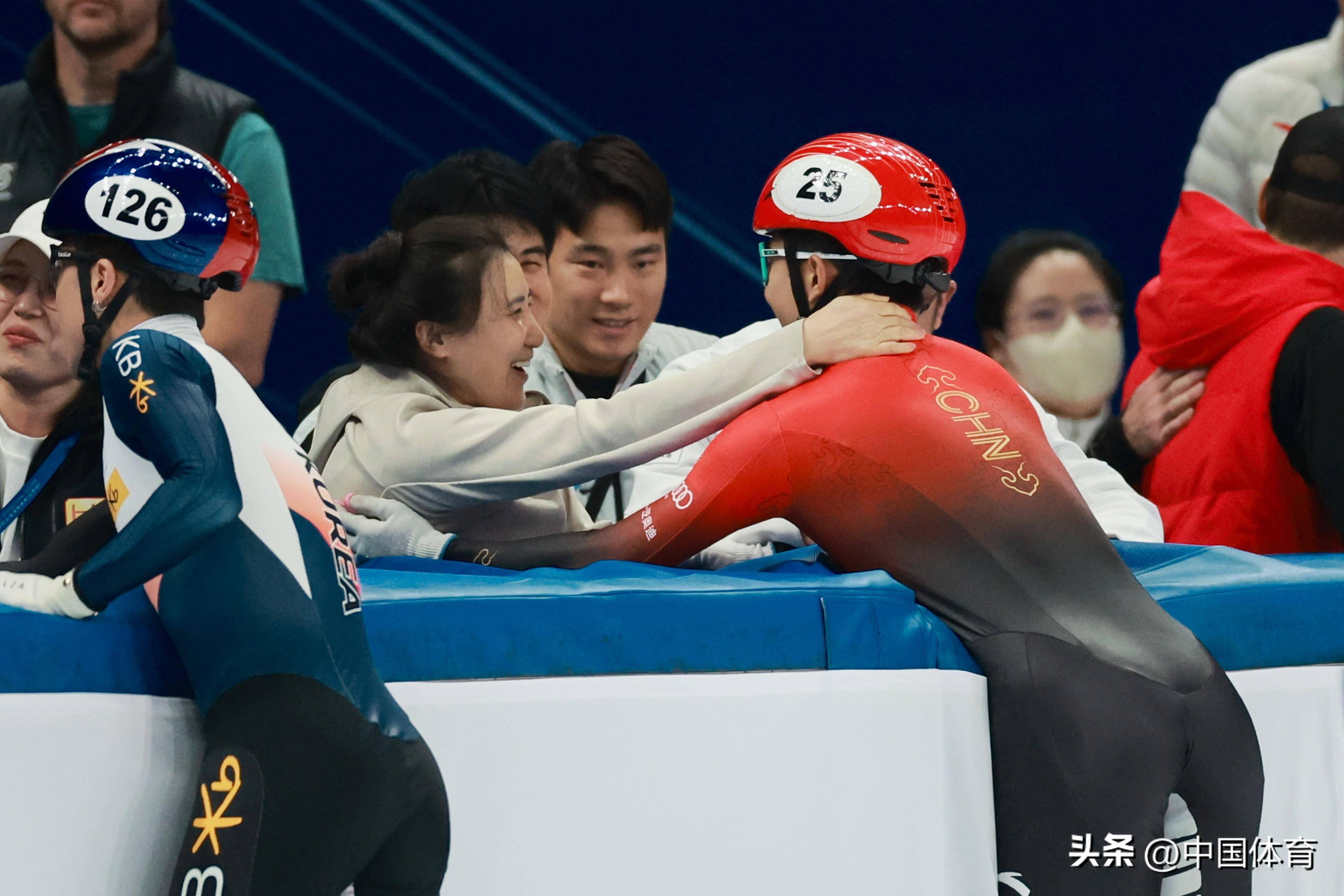 英国射击选手实现逆袭,斩获银牌 英国射击选手实现逆袭,斩获银牌