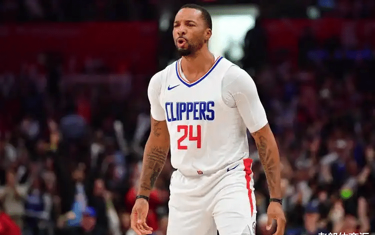 国际篮球赛事高潮迭起，球员表现惊艳动人