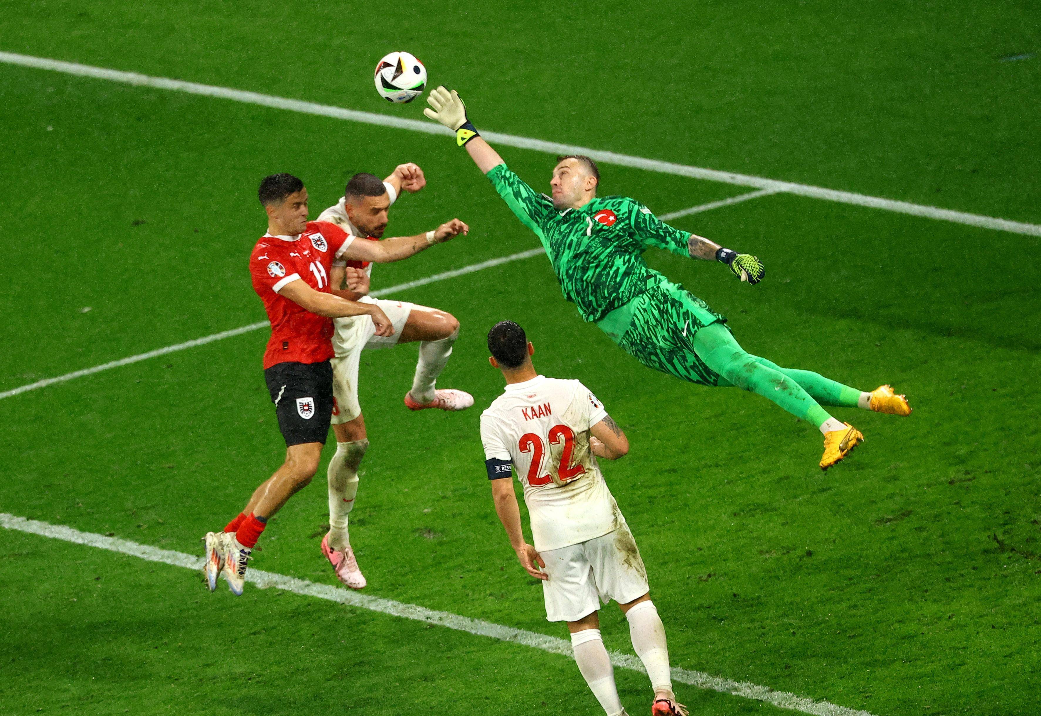 关于精彩纷呈的足球比赛让人惊叹不已!的信息 关于精彩纷呈的足球比赛让人惊叹不已!的信息