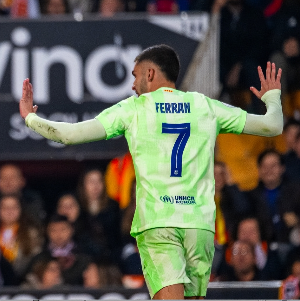 巴伦西亚队客场大捷,赛季首胜归来 巴伦西亚队客场大捷,赛季首胜归来